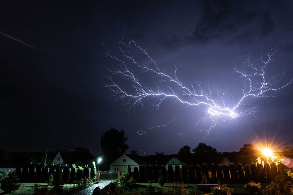 Alertas meteorológicas activas por tormentas eléctricas en Naranjal, Balao y Puná