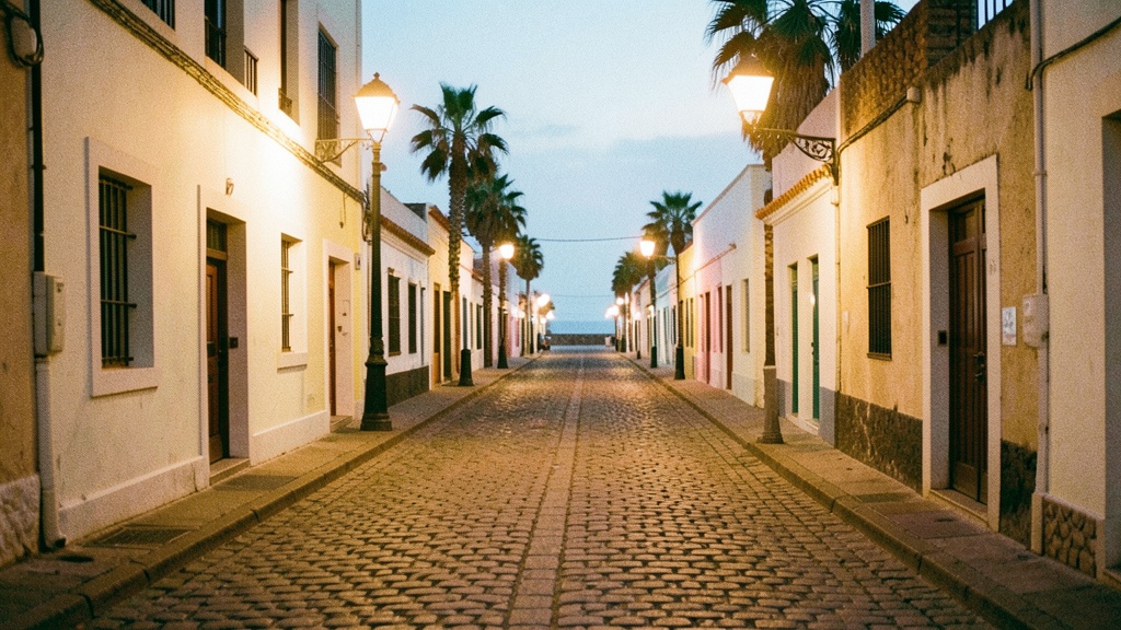 CNEL EP mejora alumbrado en Playas para seguridad de comercios y vecinos