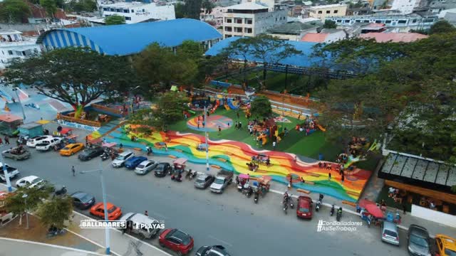 El parque infantil de Playas se consolida como punto de encuentro familiar