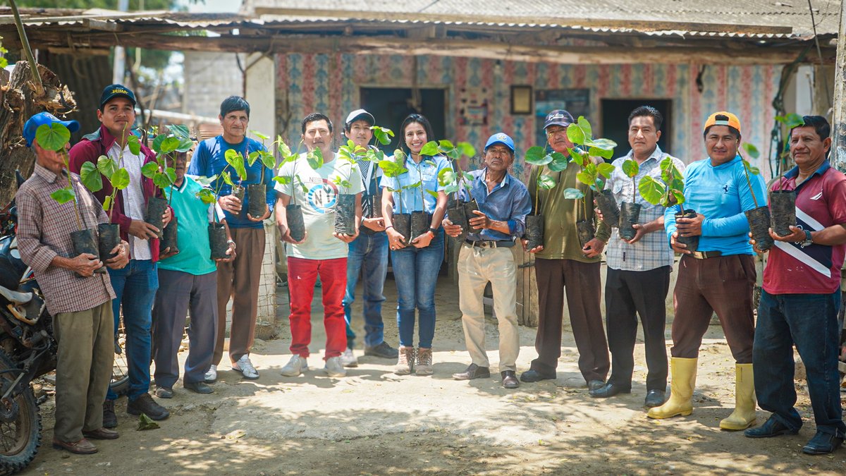 Comuna de Engabao recibe plantas frutales donadas por la Alcaldía de Playas