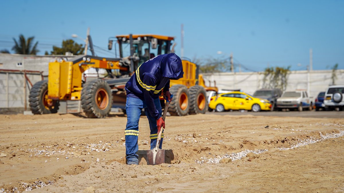Inicia construcción del drenaje en la cancha 15 de Agosto en Playas