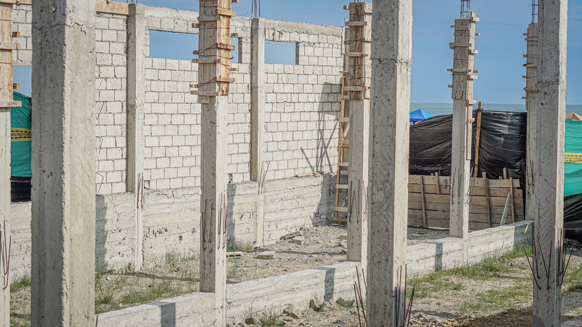 Alcaldía de Playas avanza en construcción de baños públicos para vecinos y turistas