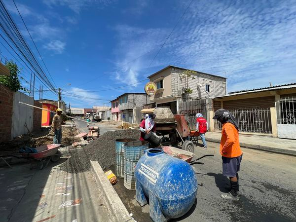 Culminan aceras en Juan Alberto Díaz para mejorar la movilidad peatonal en Playas