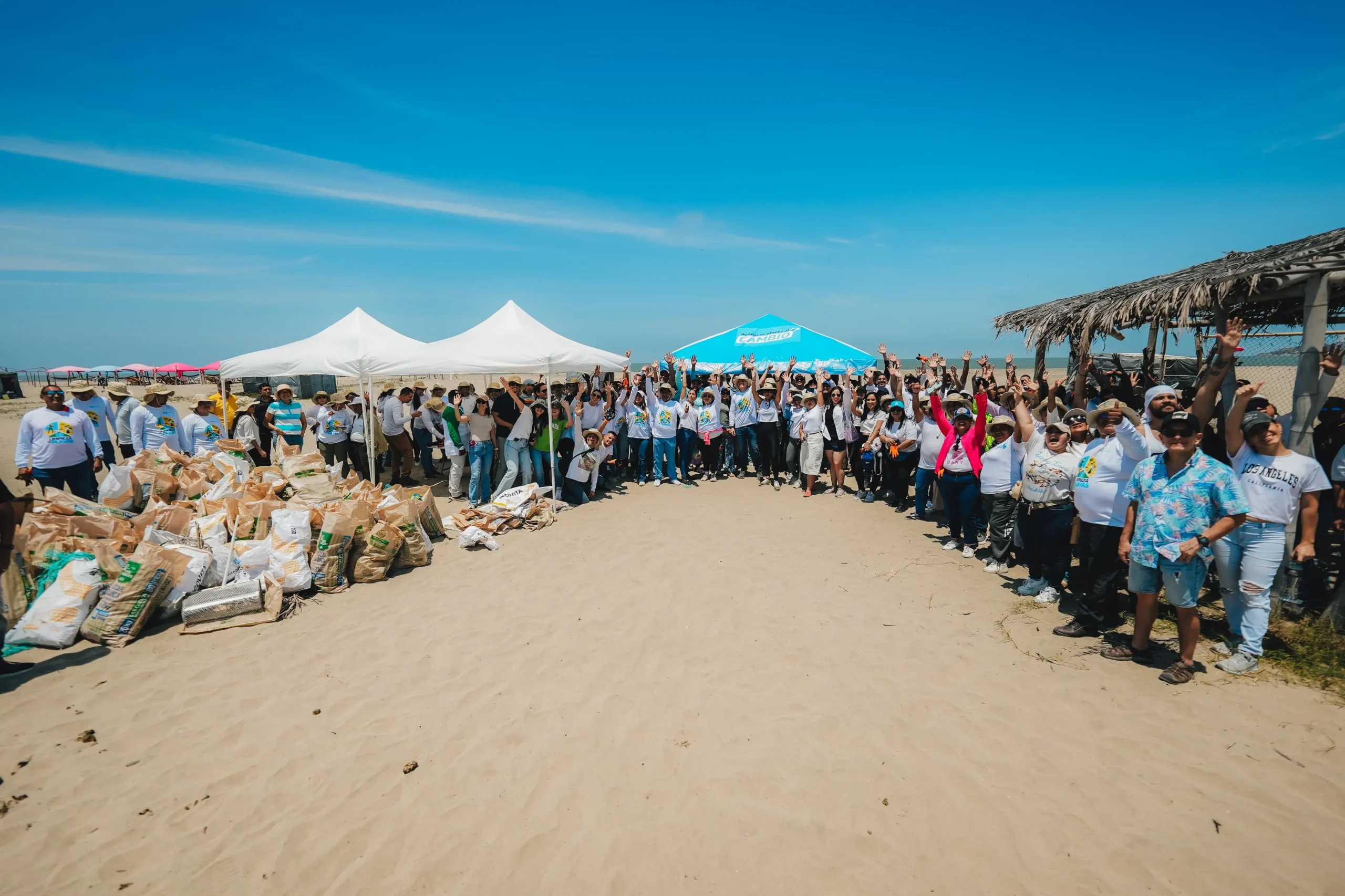 Prefectura del Guayas impulsa reactivación económica y ambiental en Playas con minga y festival