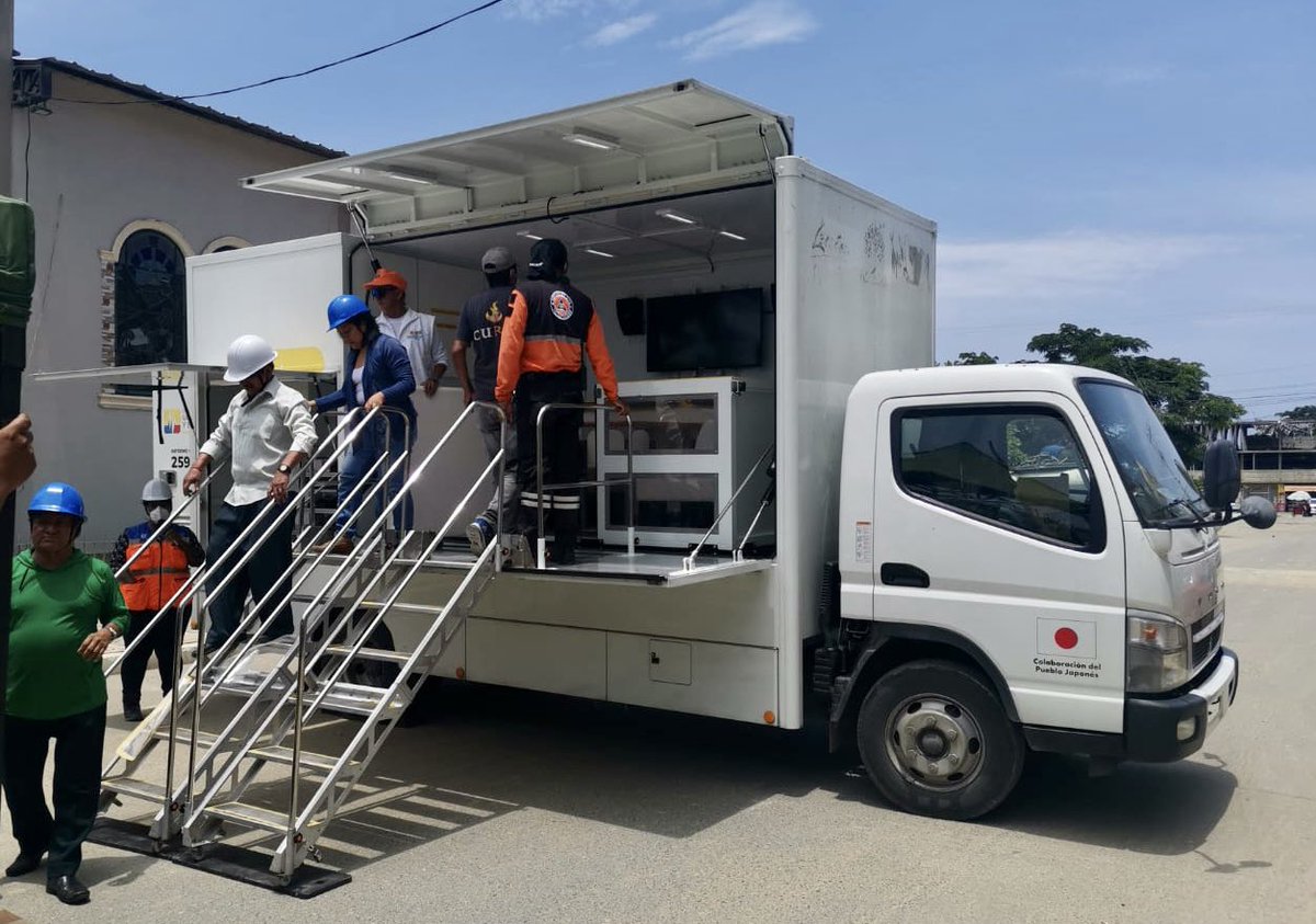 Riesgos capacita a vecinos de Engabao en simulador sísmico y autoprotección