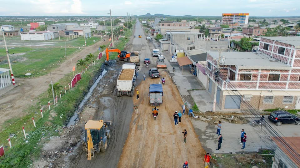 Municipio de Playas inicia reparaciones provisionales en vía al Morro
