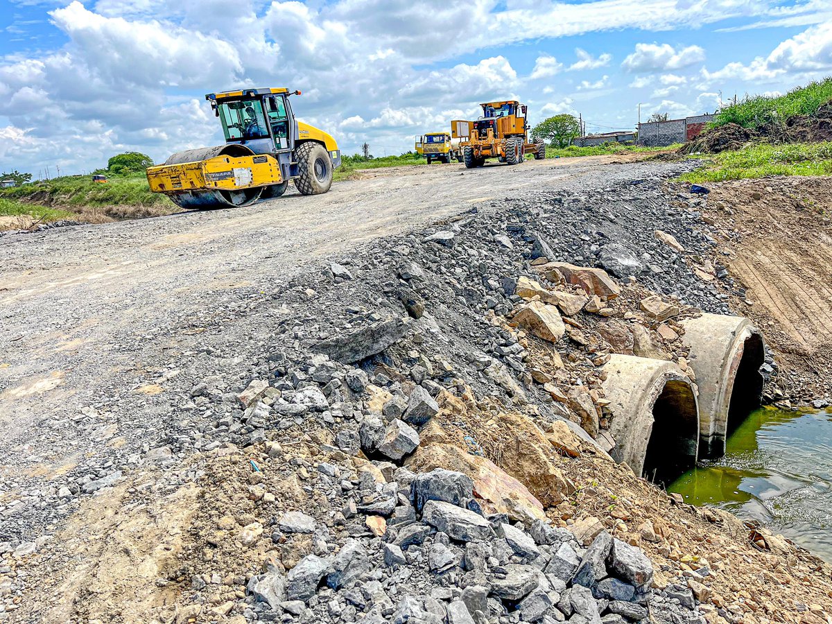 Prefectura del Guayas avanza en limpieza del río y renovación del puente en Aguas Verdes