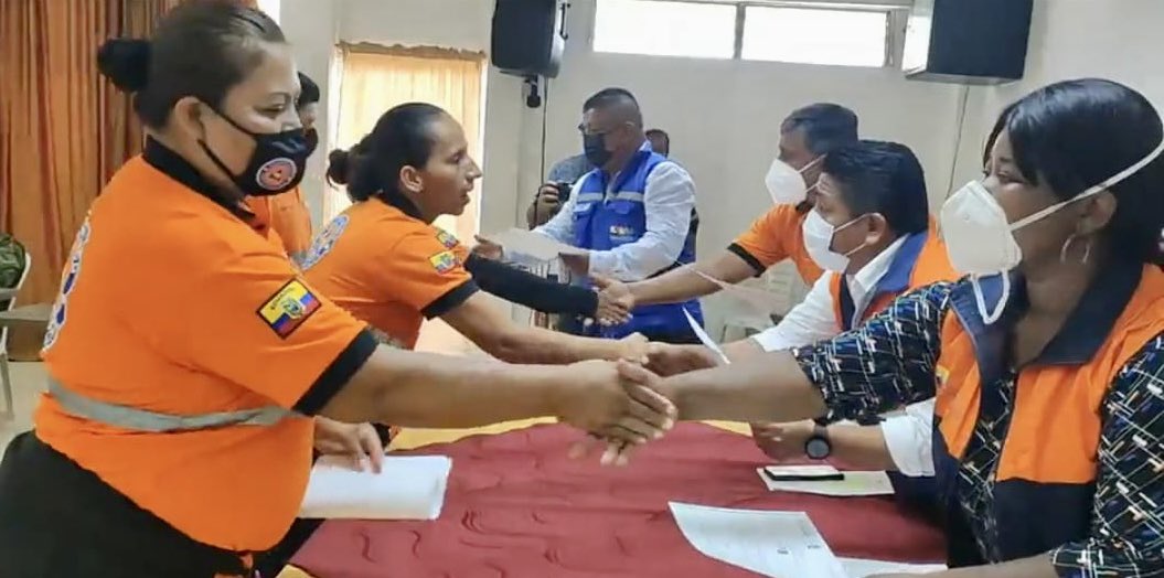 Secretaría de Gestión de Riesgos entrega certificados a voluntarios del cantón