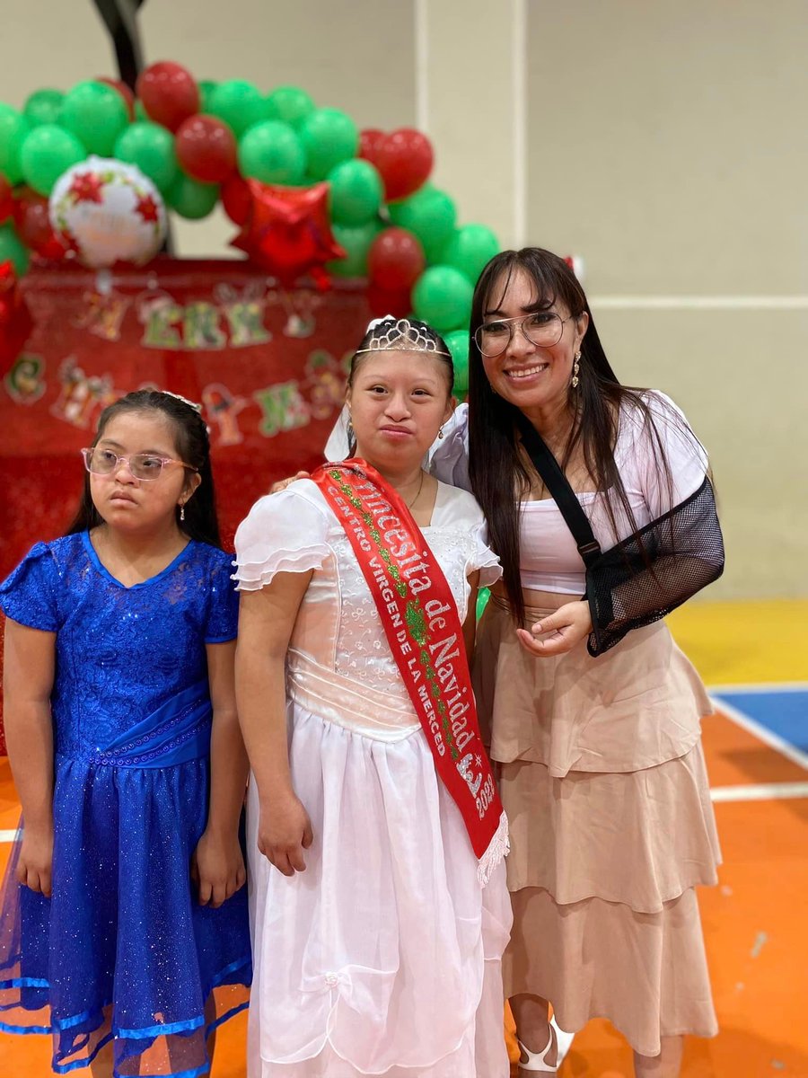 Niños del centro Virgen de la Merced vivieron una Navidad con show y premios