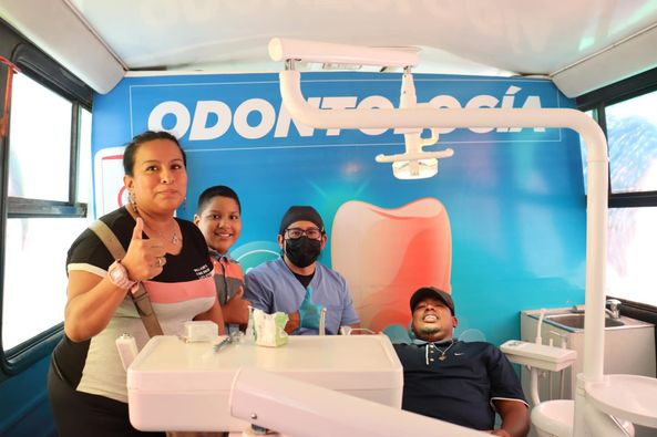 Brigada médica del GAD Playas atiende a vecinos en el barrio Los Caracoles