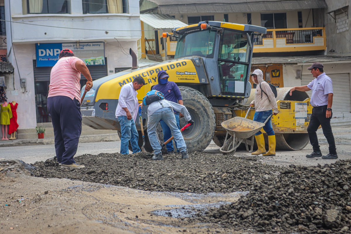 Alcaldía de Playas inicia bacheo en Av. 15 de Agosto y Acisclo Garay