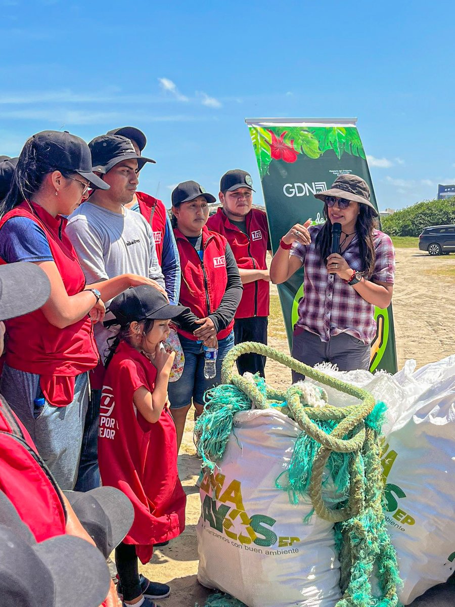 Minga de limpieza en Playas retira 210 kg de basura del litoral con apoyo de Tía