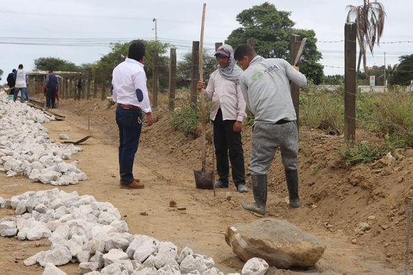 Mejoran vialidad en La Fortuna con bordillos, cunetas y asfalto